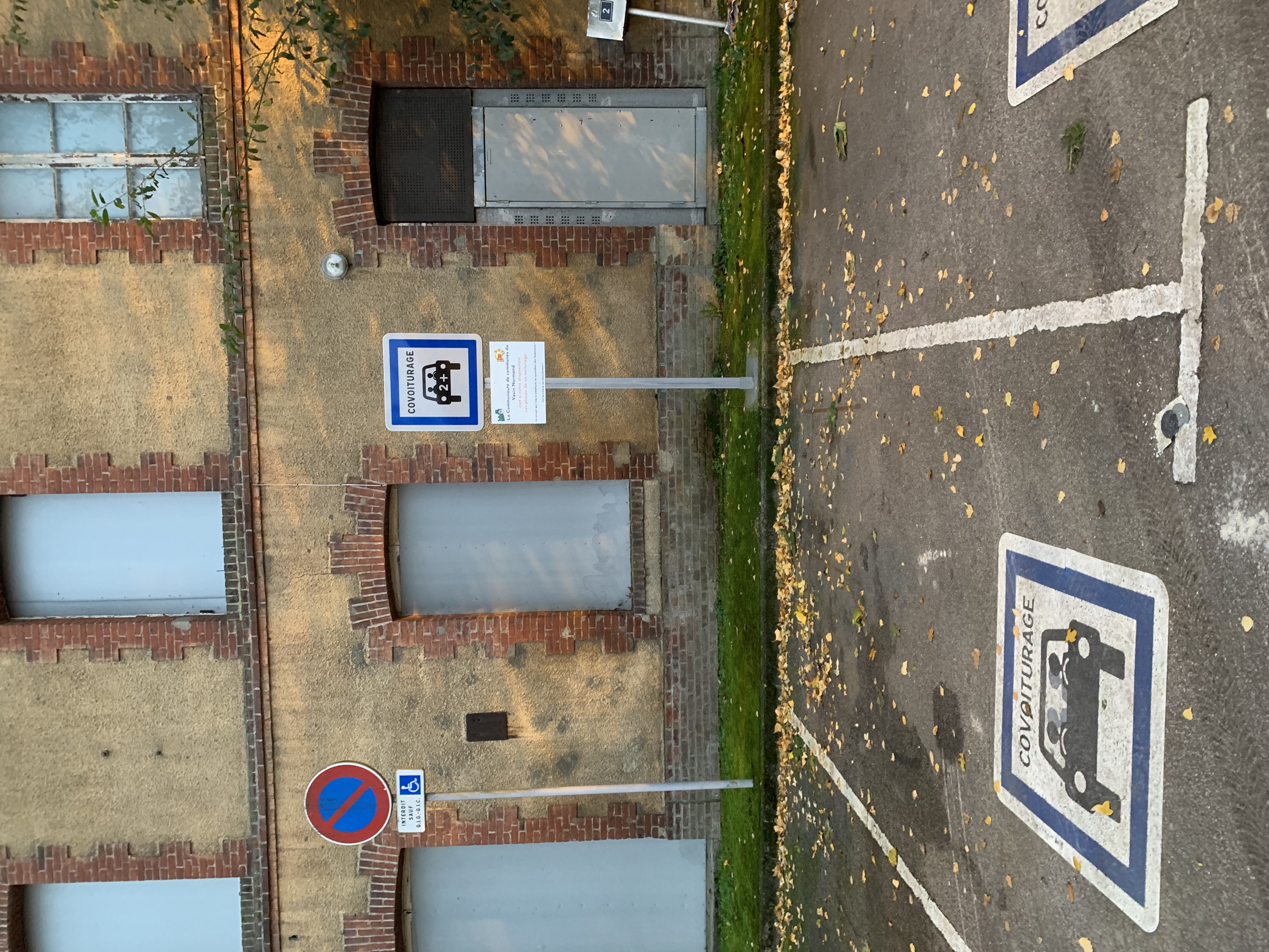 Parking de la gare à Étrépagny